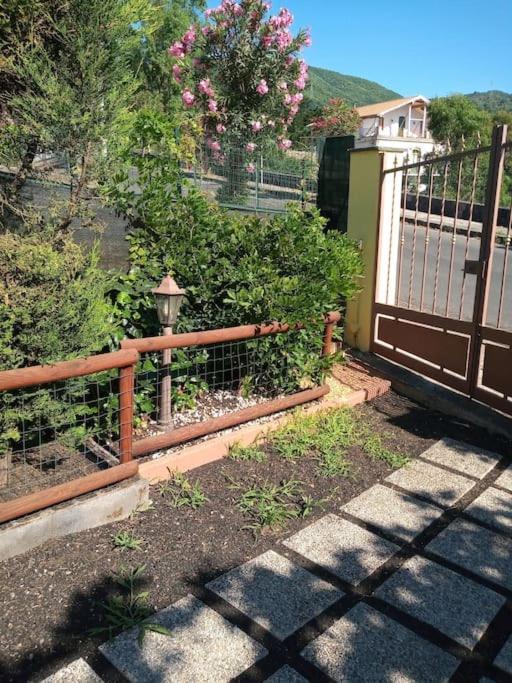 Loft Sotto Il Vulcano, Con Posto Auto Privato Zafferana Etnea Exterior foto