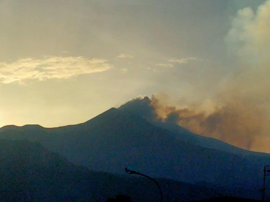 Loft Sotto Il Vulcano, Con Posto Auto Privato Zafferana Etnea Exterior foto